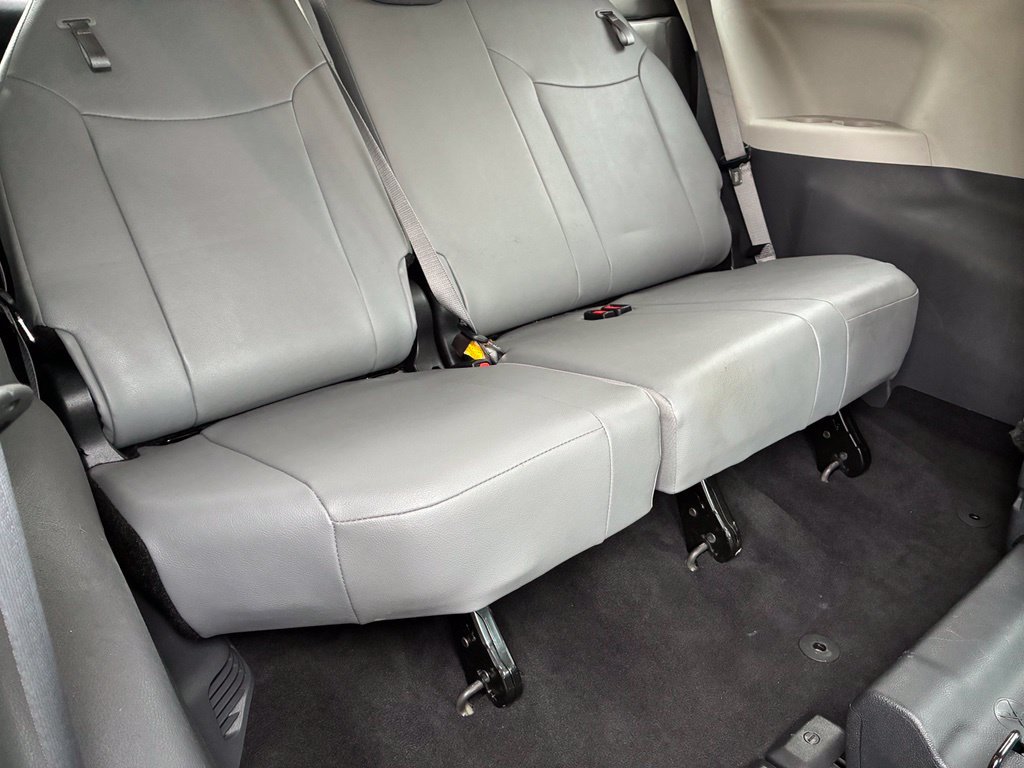Used 2023 Toyota Sienna XLE FWD image 29