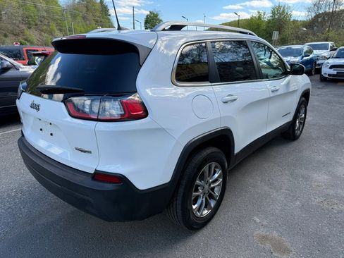 Used 2019 Jeep Cherokee Latitude Plus w/ Comfort/Convenience Group AWD/4WD image 3