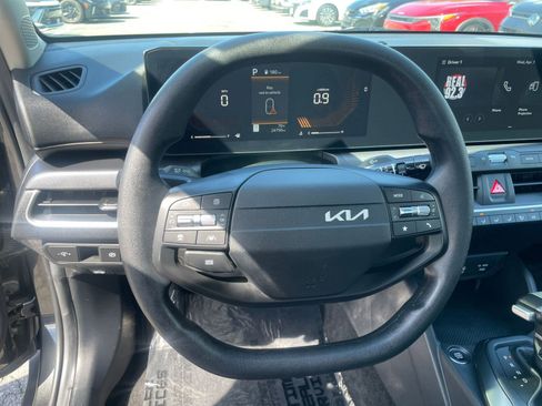 Used 2025 Kia K4 LXS image 31