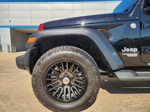 Used 2021 Jeep Wrangler Unlimited Sport AWD/4WD image 9