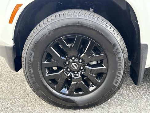 Used 2024 Nissan Frontier SV w/ SV Convenience Package image 11