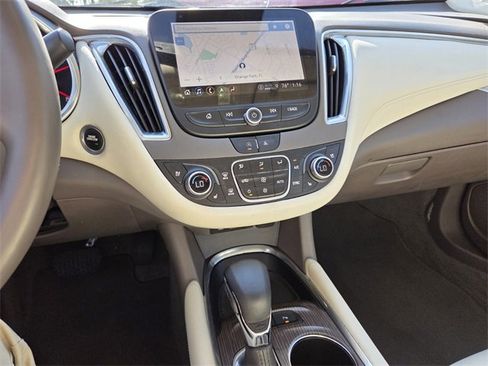 Used 2024 Chevrolet Malibu LT image 31