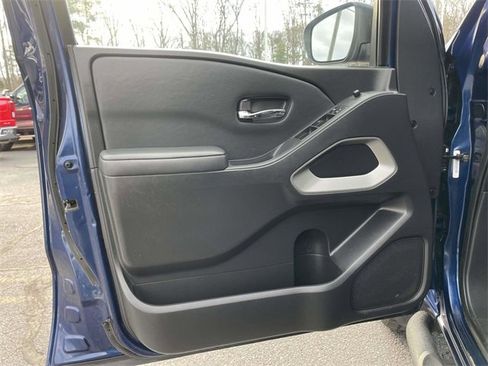 Used 2022 Nissan Frontier SV image 17