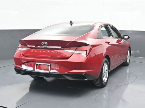 Used 2022 Hyundai Elantra SE w/ Cargo Package image 5