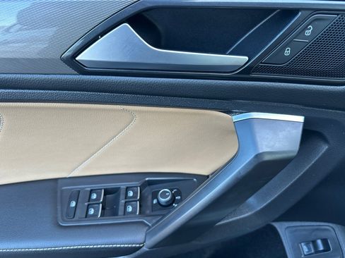 Certified 2022 Volkswagen Tiguan SE w/ Panoramic Sunroof Package image 12