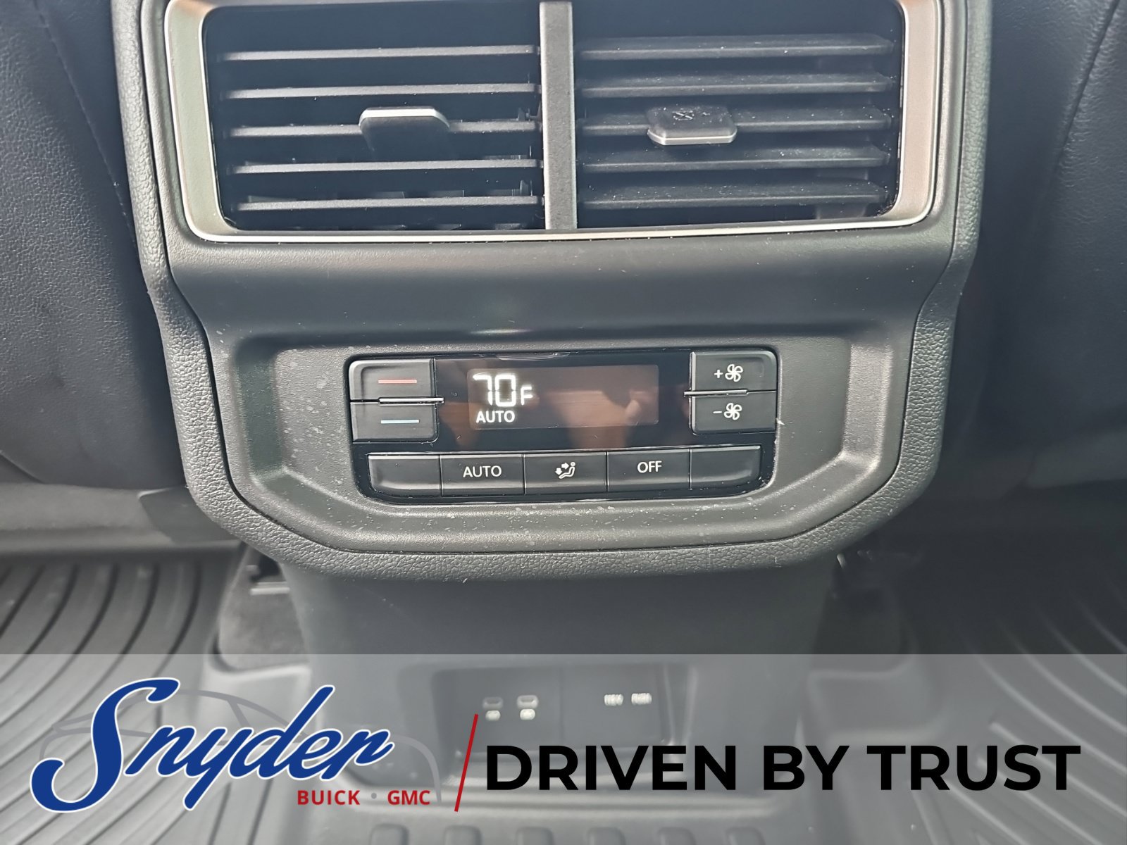 Used 2024 Volkswagen Atlas SE FWD image 27