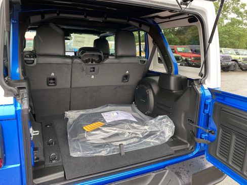 New 2026 Jeep Wrangler Unlimited Sahara w/ Whitecap Package AWD/4WD image 5