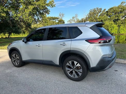 Used 2022 Nissan Rogue SV FWD image 4