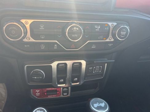 Used 2021 Jeep Wrangler Rubicon AWD/4WD image 13