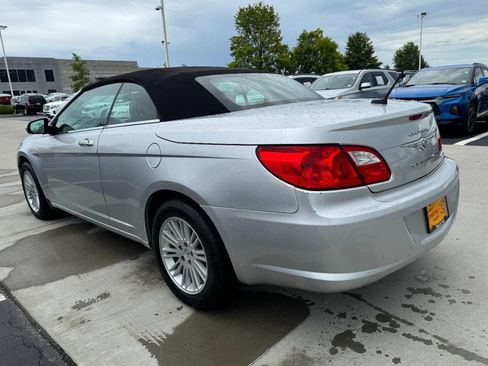 Used 2010 Chrysler Sebring Touring FWD image 5