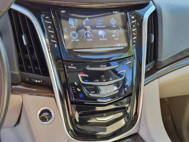 Used 2020 Cadillac Escalade Luxury RWD image 12