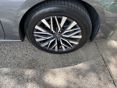 Used 2025 Nissan Altima 2.5 SV FWD image 24