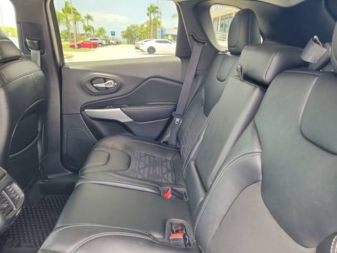 Used 2022 Jeep Cherokee Latitude w/ Sun & Sound Group AWD/4WD image 10