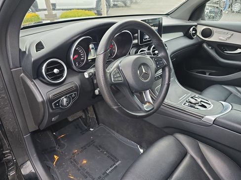 Used 2019 Mercedes-Benz GLC 300 4MATIC image 11