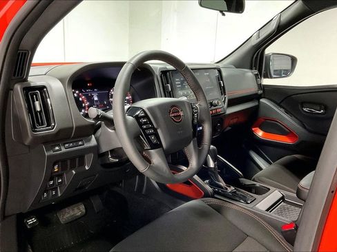 Used 2025 Nissan Frontier PRO-4X image 16