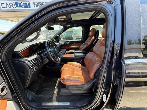 Used 2020 Lincoln Navigator Reserve w/ Luxury Package RWD image 18