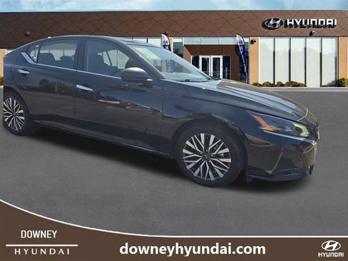 Used 2025 Nissan Altima 2.5 SV FWD image 7