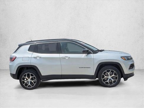 Used 2024 Jeep Compass Limited AWD/4WD image 4