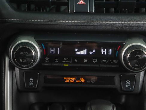 Used 2022 Toyota RAV4 XLE AWD/4WD image 20