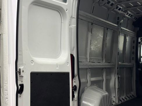 Used 2024 RAM ProMaster 2500 w/ Convenience Group image 12
