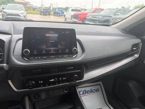 Used 2025 Nissan Rogue SV FWD image 20
