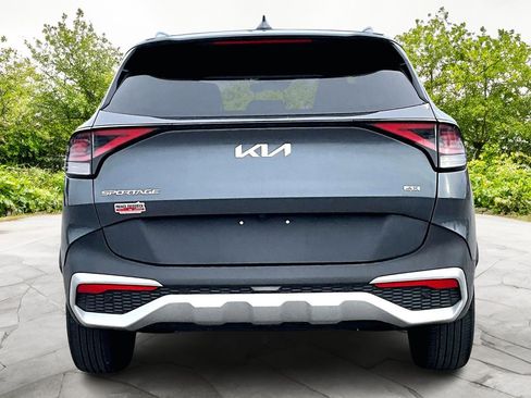 Used 2025 Kia Sportage EX image 4