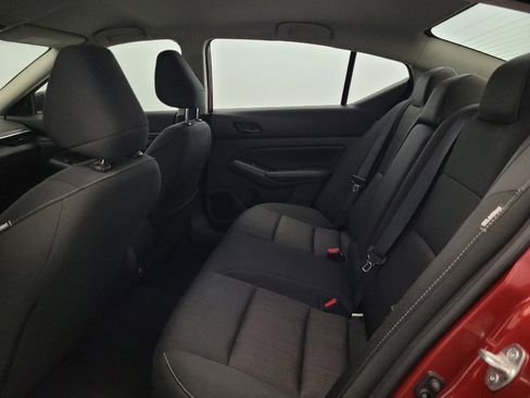 Used 2024 Nissan Altima 2.5 SV FWD image 18