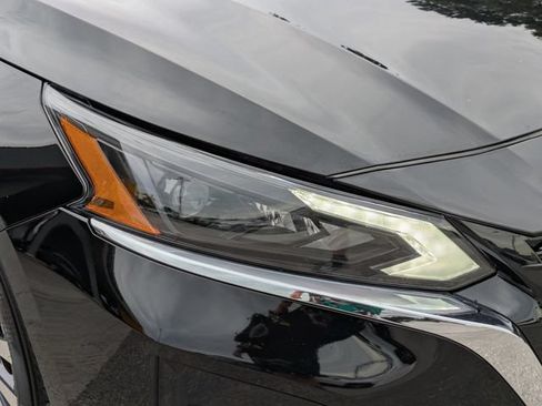 Used 2025 Nissan Altima 2.5 SV FWD image 10