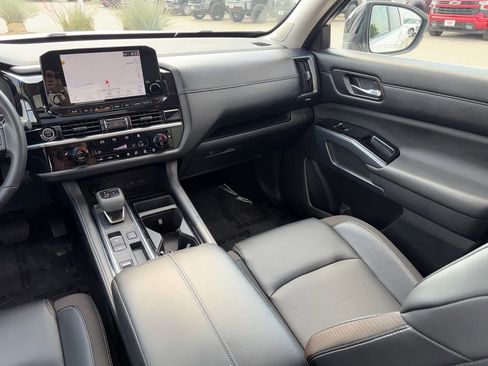 Used 2022 Nissan Pathfinder SL w/ SL Premium Package image 25