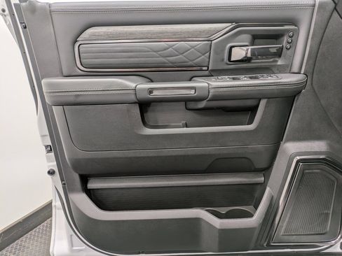 Used 2025 RAM 3500 Limited image 8