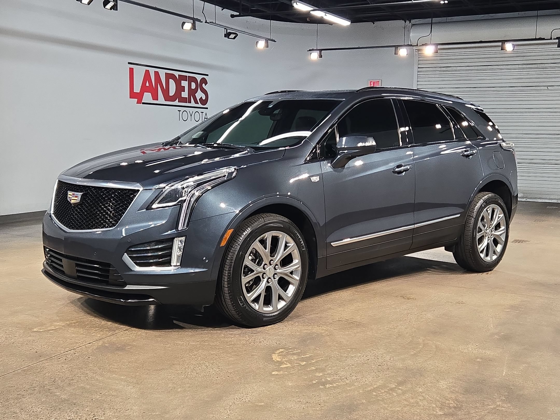 Used 2021 Cadillac XT5 Sportv w/ Platinum Package AWD/4WD image 3