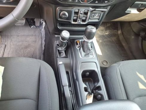 Used 2023 Jeep Wrangler Unlimited Sport AWD/4WD image 15