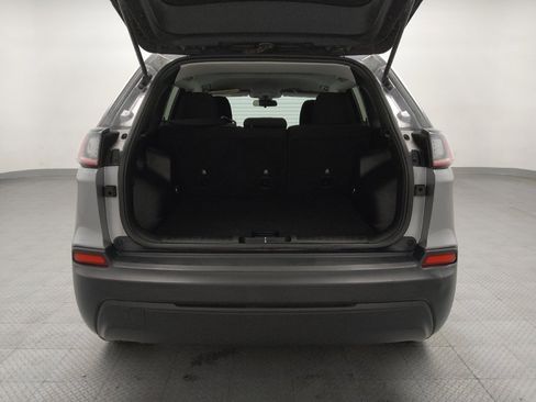 Used 2019 Jeep Cherokee Latitude w/ Popular Appearance Group FWD image 29