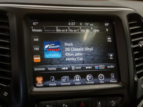 Used 2015 Jeep Cherokee Trailhawk w/ Comfort/Convenience Group AWD/4WD image 17