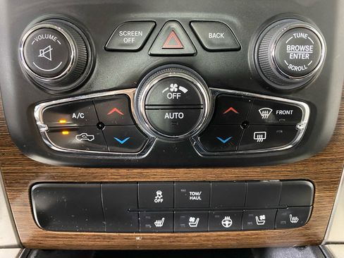Used 2017 RAM 1500 Laramie w/ Convenience Group AWD/4WD image 29