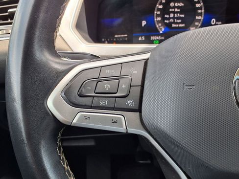 Used 2022 Volkswagen Tiguan SE w/ Panoramic Sunroof Package FWD image 25