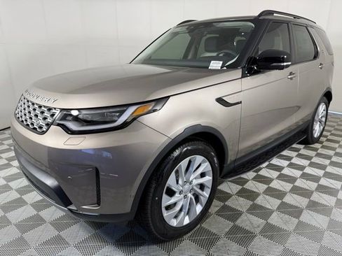 New 2025 Land Rover Discovery S image 3