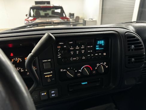 Used 1998 Chevrolet Silverado 1500 4x4 Extended Cab w/ Preferred Equipment Group 2 image 46