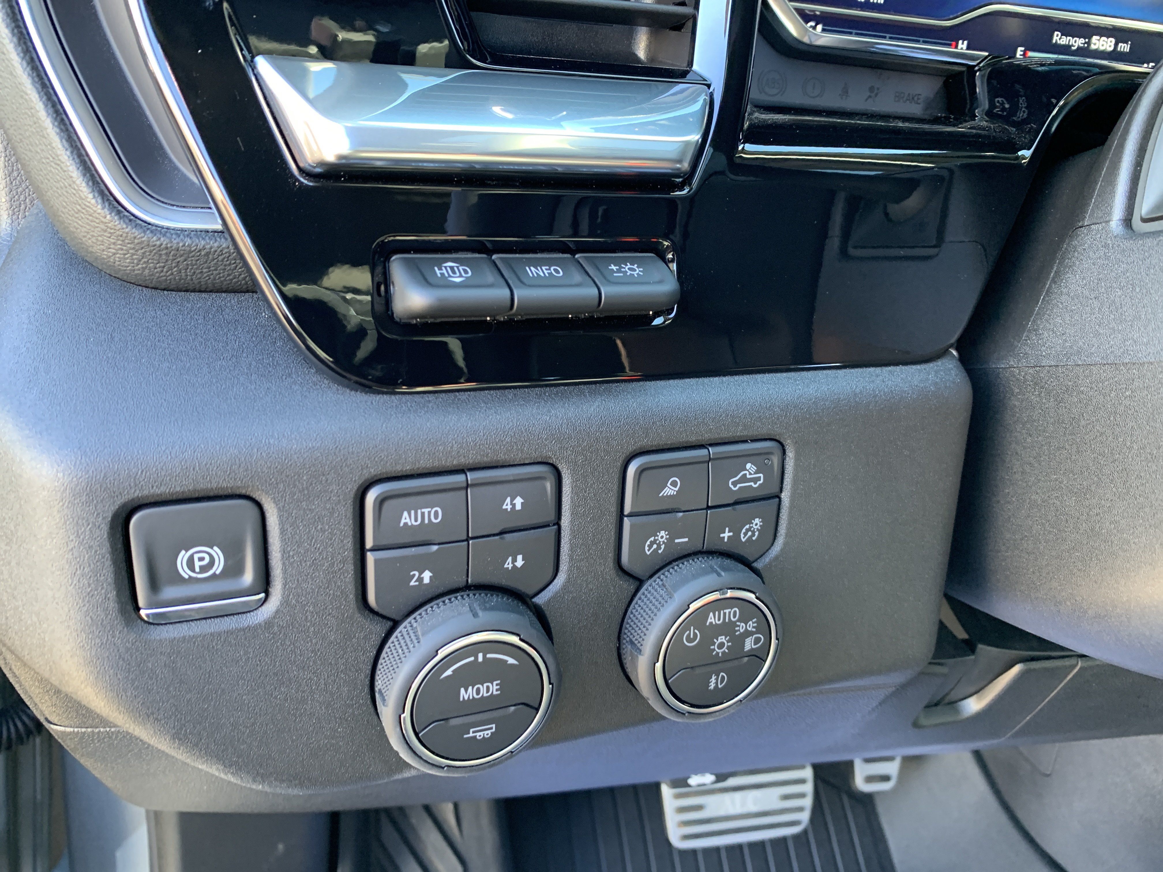 New 2025 Chevrolet Silverado 2500 LTZ w/ LTZ Premium Package AWD/4WD image 17