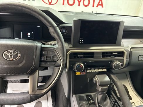 Used 2025 Toyota Tacoma SR5 AWD/4WD image 27