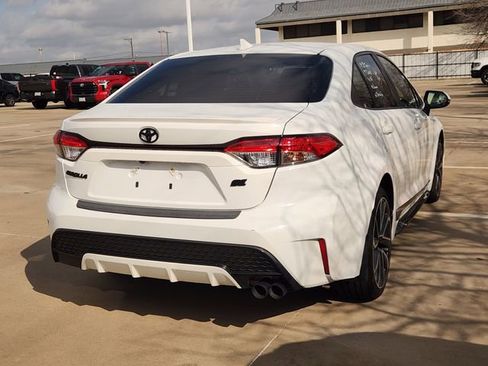 Used 2022 Toyota Corolla SE image 3