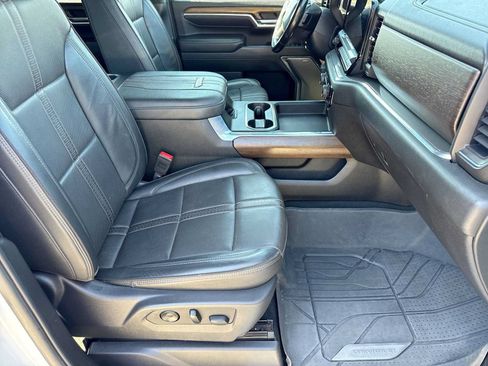 Used 2024 Chevrolet Silverado 3500 High Country w/ Technology Package AWD/4WD image 22