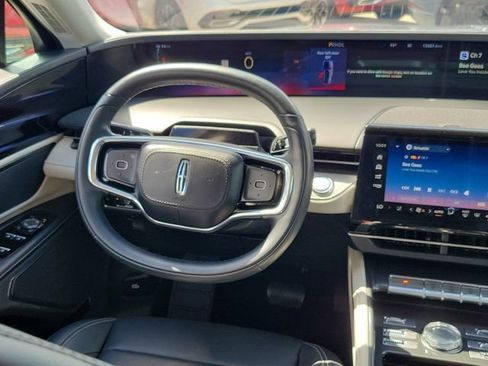 Certified 2025 Lincoln Nautilus Premier AWD/4WD image 18