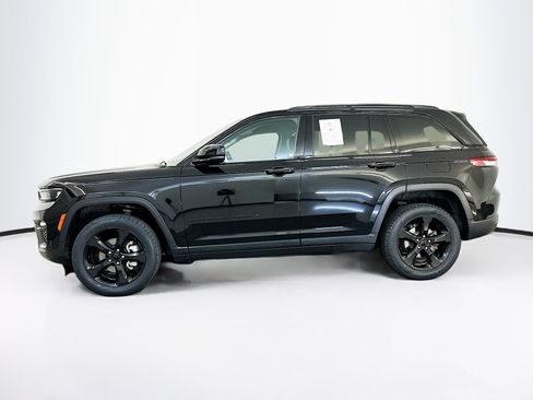 Used 2023 Jeep Grand Cherokee Limited w/ Black Appearance Package image 4