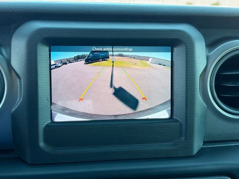 Used 2023 Jeep Wrangler Sport S image 17