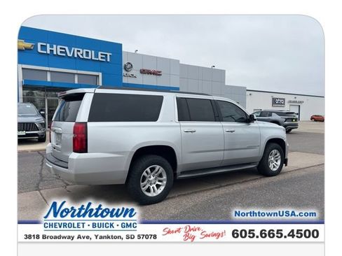 Used 2015 Chevrolet Suburban LT w/ Luxury Package AWD/4WD image 33