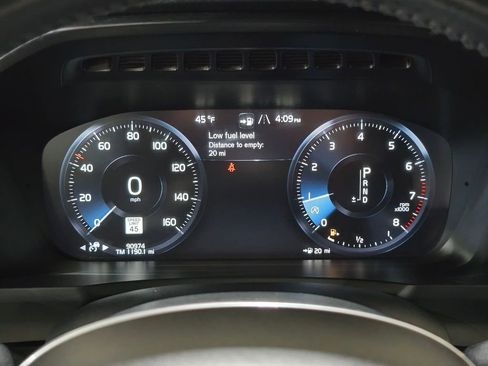 Used 2016 Volvo XC90 T6 Momentum w/ Momentum Plus Package image 11