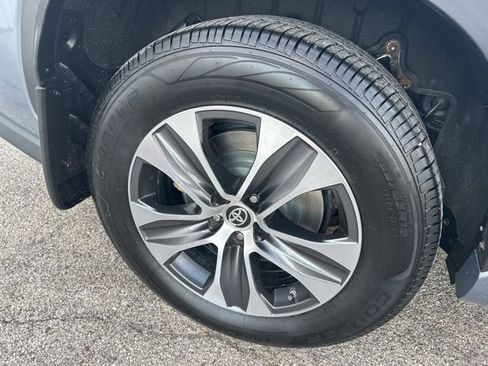 Used 2021 Toyota Highlander XLE image 11