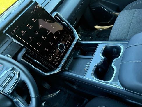 Used 2025 GMC Acadia Elevation image 22