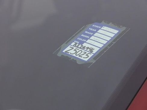 Used 2022 Chrysler Voyager LX FWD image 33